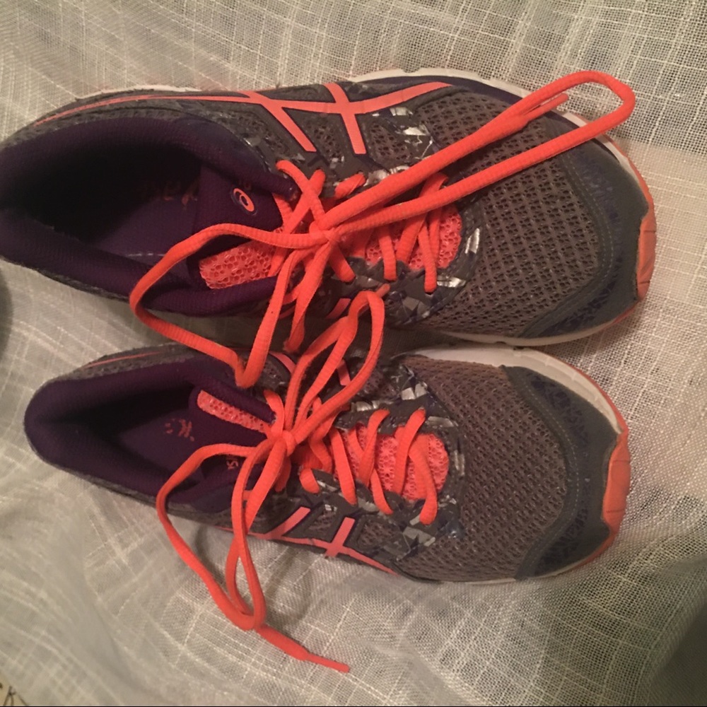 NICE NIKES